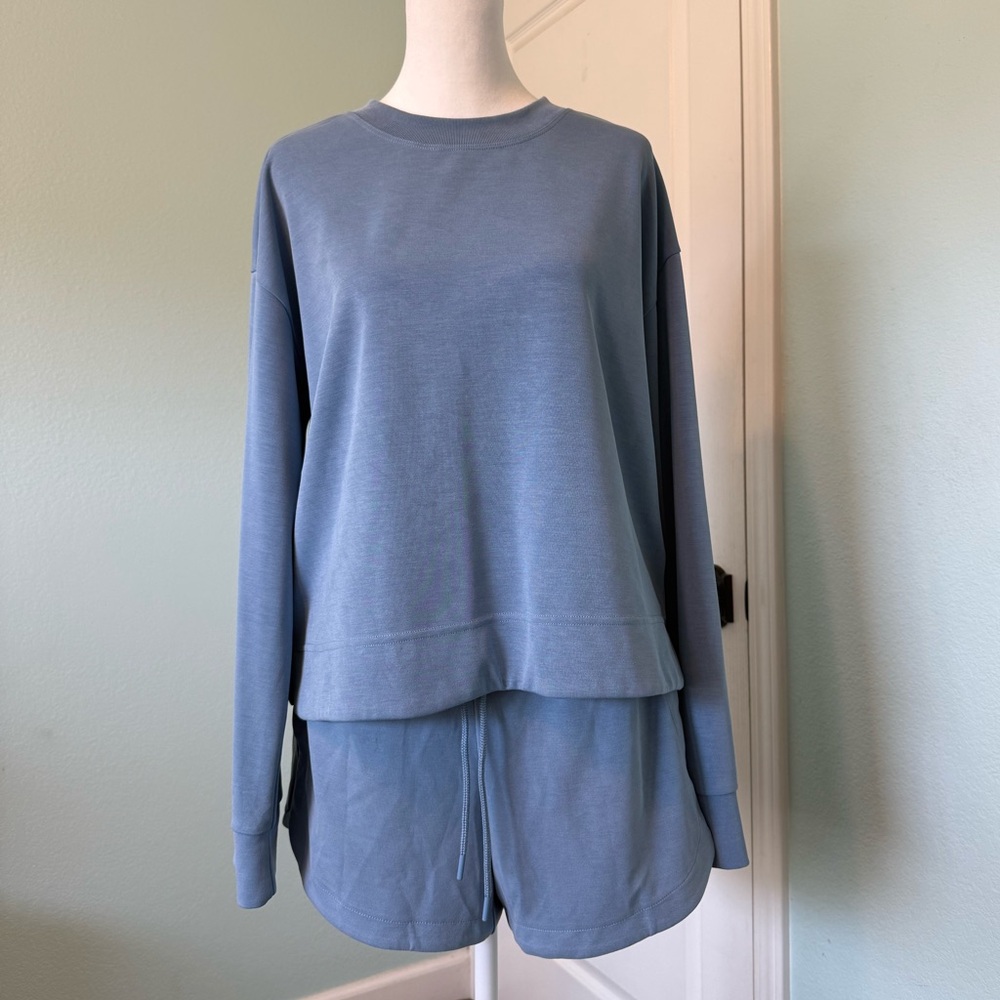 Athleta Sky Blue Women's Sweatshirt and Shorts Set